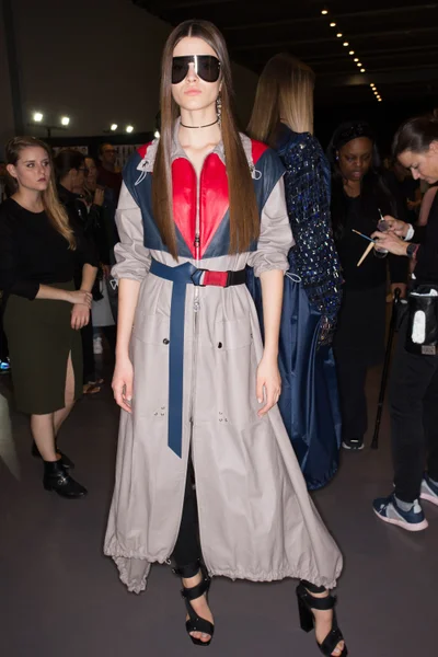 Look 50